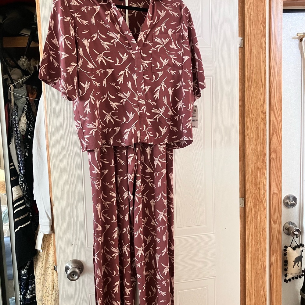 NWT Alfani two piece Elegant Maroon and White Patterned Loungewear With pockets